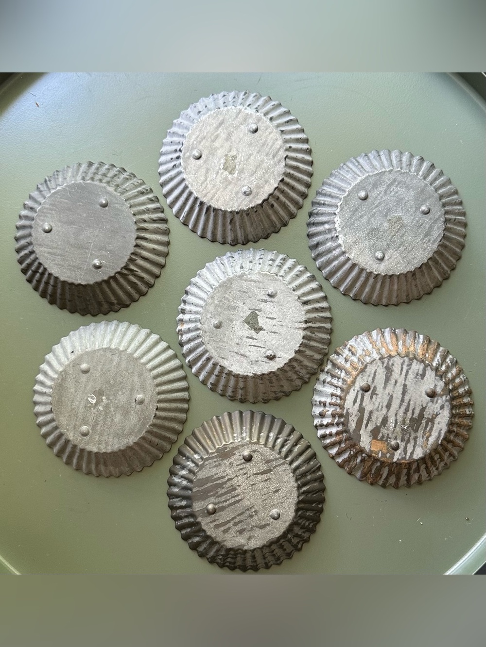 7 tart pans • small • metal • classic baking - Picture 2 of 3